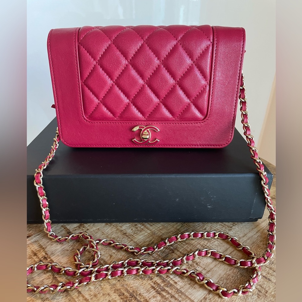 CHANEL - wallet on chain- gently used - red